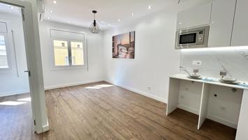 Piso en venta en L&#x27;Hospitalet de Llobregat de 66 m2 photo 0