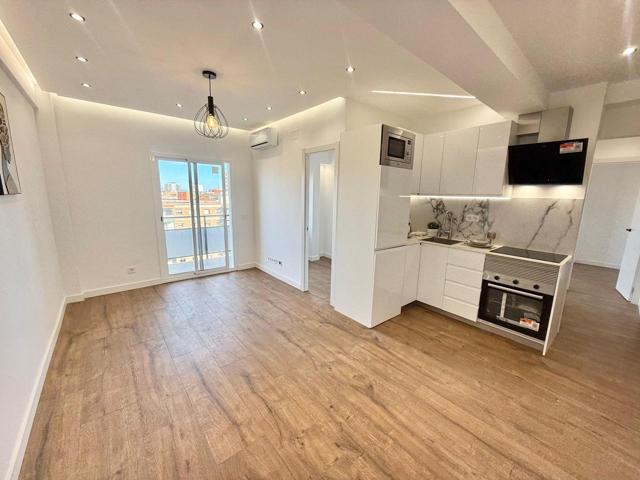 Piso en venta en Barcelona de 71 m2 photo 0