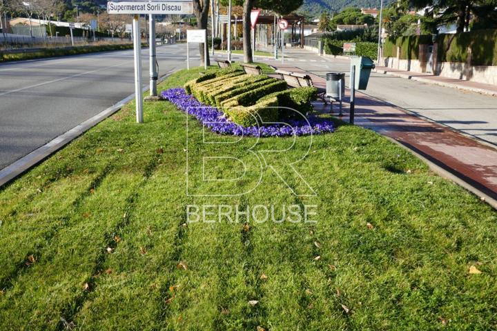 Parcela en pleno centro de Cabrils de 583m2 photo 0