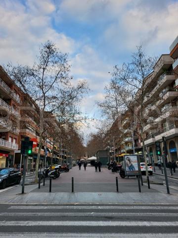 Local comercial de 152m2 situado en Rambla San Sebastia photo 0