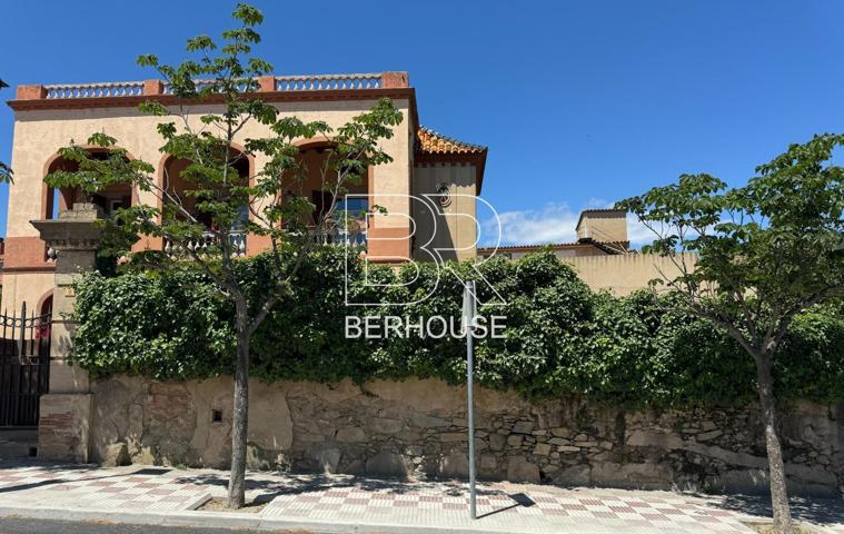 Finca del siglo XX, con amplio jardín en el Centro de Teià photo 0