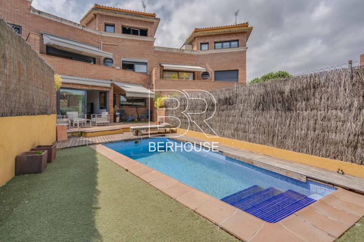 Casa adosada con jardín y piscina privada photo 0