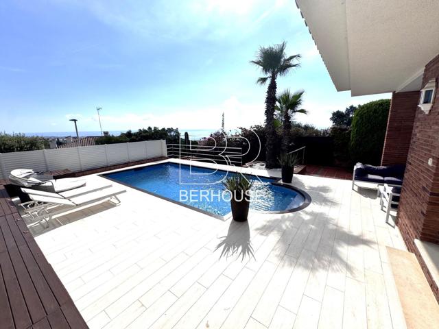 Casa con piscina privada y espectaculares vistas al mar, descubre tu nuevo hogar en Teià photo 0