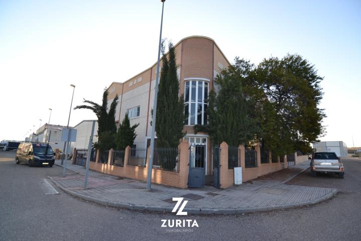 Nave industrial junto a la autovía A-4 photo 0