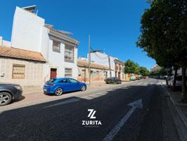 Casa con licencia de derribo y obra nueva. photo 0