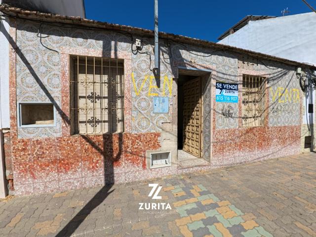 Casa con licencia de derribo y obra nueva. photo 0