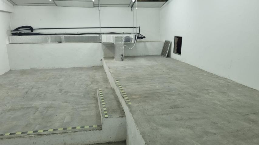 SE VENDE O ALQUILA CON OPCION A COMPRA NAVE EN LA MEJOR CALLE DEL POLIGONO DE CARRUS photo 0