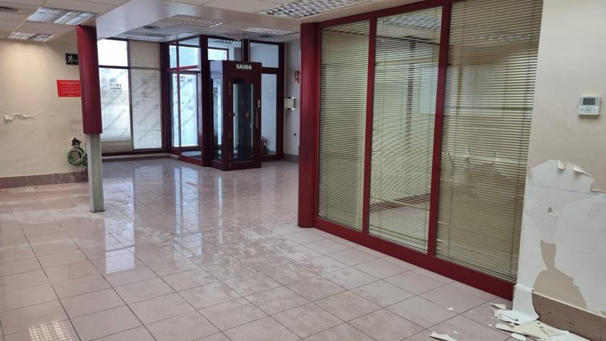 SE VENDE O ALQUILA CON OPCION A COMPRA NAVE EN LA MEJOR CALLE DEL POLIGONO DE CARRUS photo 0