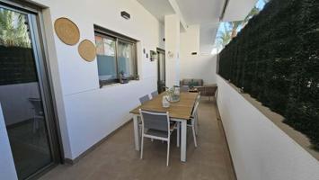 Se vende espectacular planta baja semi-nueva con diseño minimalista en urb con piscina photo 0