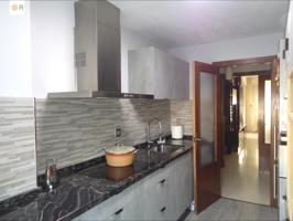 🏡 ¡Amplitud y Renovación en un Rincón Tranquilo de Polígono Guadalquivir! 🌟 photo 0