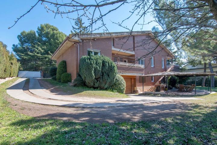 CHALET EN VENTA EN LA URB. PINEDA DE BAGES photo 0