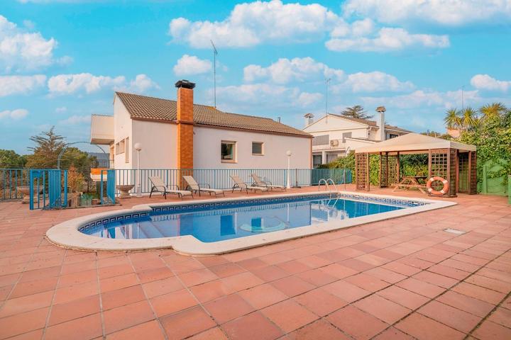 Espectacular y amplio xalet, ideal para familias en Urb El Serrat (Castellnou de Bages) photo 0
