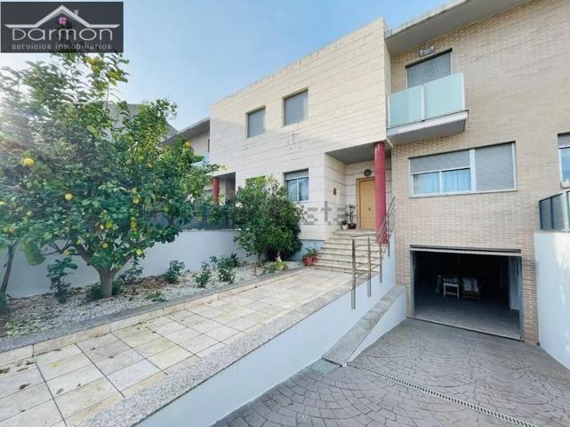 ¡ESPECTACULAR CHALET ADOSADO EN PARC NORD – GANDIA!  ¡ESPACIO, LUZ Y COMODIDAD A UN PASO DE TODO! photo 0