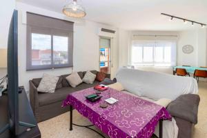 ¡Oportunidad Única! Amplio Piso de Esquina con Tres Dormitorios en Venta 🏡✨ photo 0