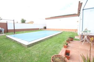 Unifamiliar En venta en Los Gallos, Chiclana De La Frontera photo 0