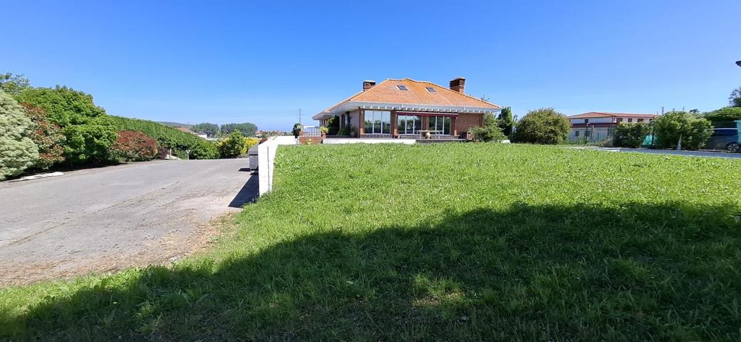 Casa - Chalet en venta en Soto de la Marina de 1343 m2 photo 0
