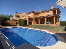 Gran casa en Vilafant, al 1500m del centro de Figueres, con piscina y jardín photo 0