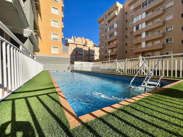 Piso ideal para parejas, con piscina y parking!! Zona Top photo 0