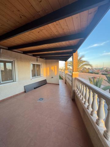 PISO CON TERRAZA EN ALQUILER EN CAMPO DE FUTBOL photo 0