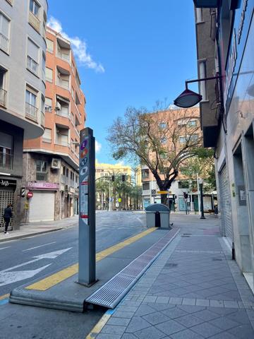 SUPERLOCAL de 3 PLANTAS!!! en Alquiler photo 0