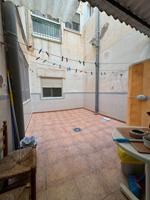 '¡No dejes pasar esta oportunidad! Planta Baja con Patio, con Mucho Potencial' photo 0