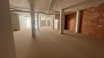 '¡Tu Negocio al Siguiente Nivel! Local en Elche con Gran Escaparate y Espacio para Todo' photo 0