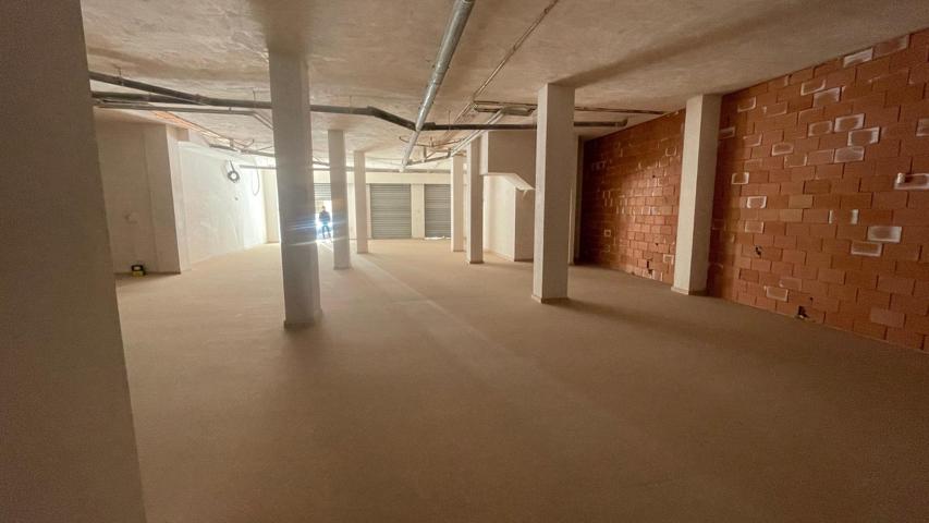 '¡Tu Negocio al Siguiente Nivel! Local en Elche con Gran Escaparate y Espacio para Todo' photo 0