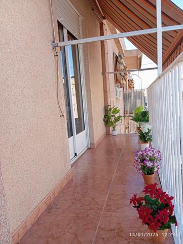Se vende piso con gran balcón en esquina photo 0