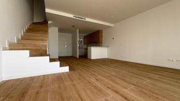 Moderno Adosado en Castalla: Espacios Amplios y Acabados de Calidad photo 0