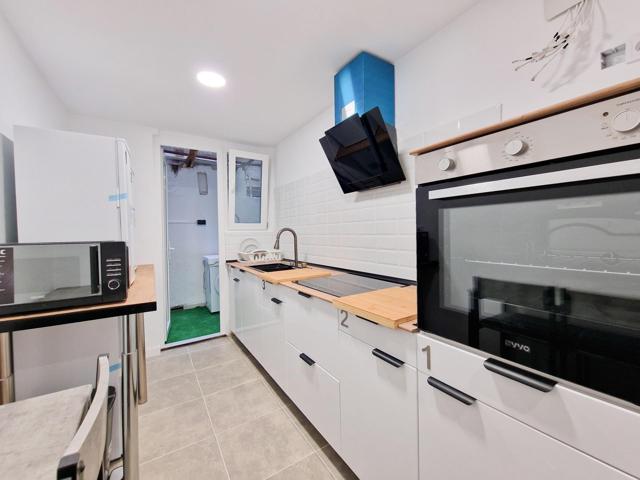 PISO REFORMADO Y EQUIPADO CON ASCENSOR, 5 DORM Y 3 ASEOS, ZONA REINA VICTORIA photo 0