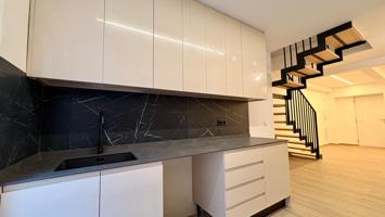 ESTRENA TU TRIPLEX EN EL RAVAL photo 0