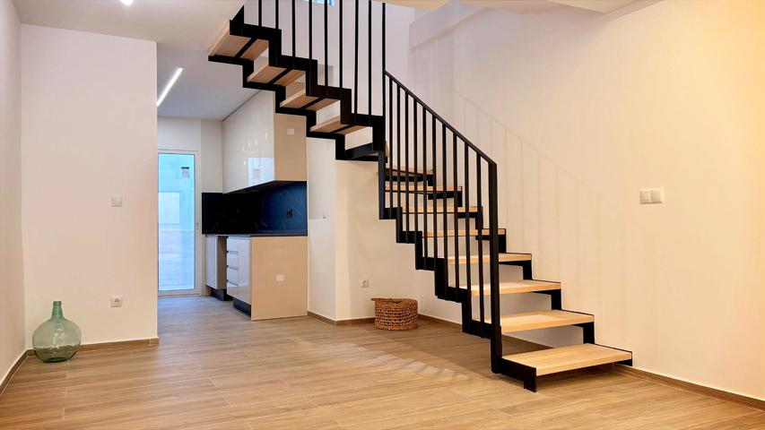 Tríplex Reformado en el Corazón de Elche: Comodidad y Estilo a un Paso del Mar photo 0