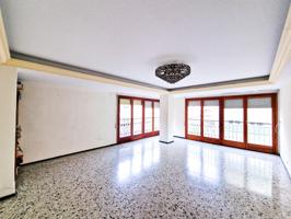 EL PISO ESQUINA QUE BUSCABAS !! DE 156M, 4 DORM, 2 ASEOS, 2 AMPLIOS BALCONES, CORAZÓN DE JESÚS photo 0