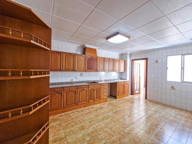 VENTA PISO 140M, ASCENSOR, 4 DORM, 2 BAÑOS, ZONA JESUITINAS, CENTRO ELCHE photo 0