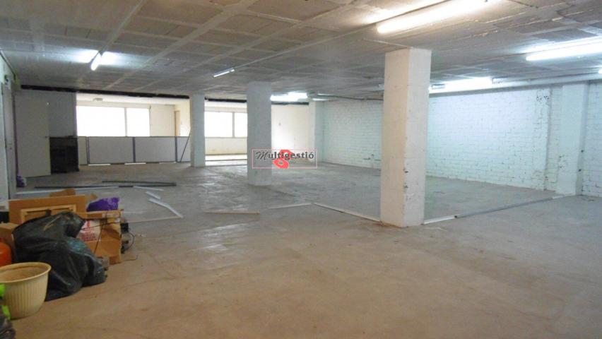 PALAMOS: LOCAL COMERCIAL DE 300 + ALMACÉN O OFICINAS DE 260 M2 EN PLANTA 1ª photo 0
