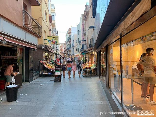 PALAMÓS: Venta de edificio en c- Mayor de Palamós, primerisima linia comercial! INVERSION SEGURA ! photo 0