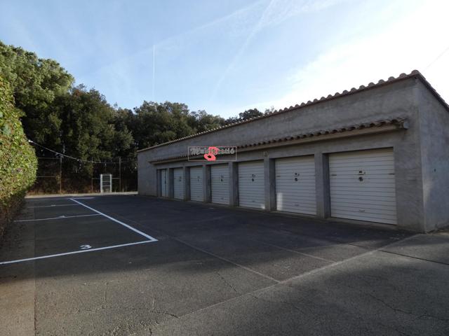 CALONGE: Alquilo TRASTERO y parkings, para REMOLQUES, AUTOCARAVANAS Y FURGONETAS , recinto cerrado photo 0