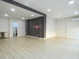 CALONGE: SE VENDE LOCAL CÉNTRICO de 130 m2, en 1ª línea comercial,  5 metros de escaparates photo 0