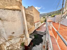 CALONGE: CASA DE PIEDRA PARA RESTAURAR CON GARAJE Y PATIO EN PLENO CENTRO DEL PUEBLO photo 0