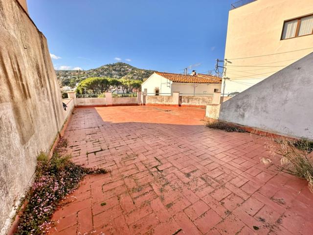 CALONGE: CASA DE PIEDRA para restaurar con amplio garaje de 110M2 photo 0
