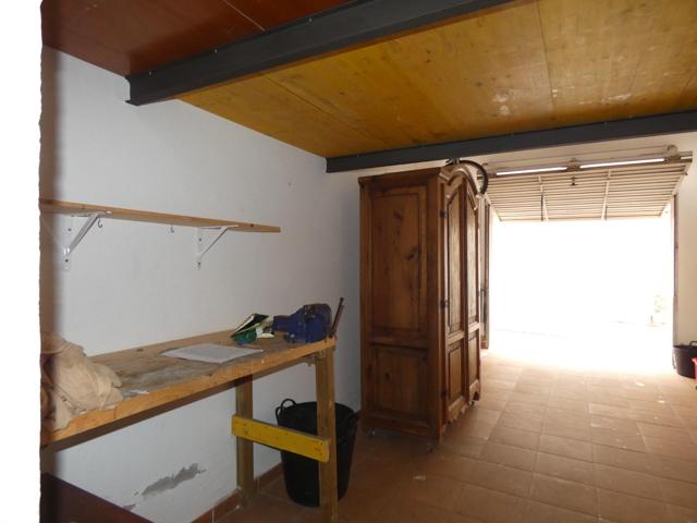 PALAMÓS: Zona Sant Joan, se vende garage cerrado de 25 m2. aprox. con aseo photo 0