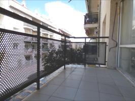 PALAMÓS: Piso de 96 m2. en 3ª linia del paseo del mar, 3h. Ascensor y patio de 20 m2. photo 0