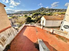CALONGE: CASA DE PIEDRA PARA RESTAURAR CON GARAJE Y PATIO EN PLENO CENTRO DEL PUEBLO photo 0