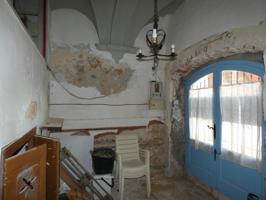 CALONGE: CASA DE PIEDRA PARA RESTAURAR CON GARAJE Y PATIO EN PLENO CENTRO DEL PUEBLO photo 0