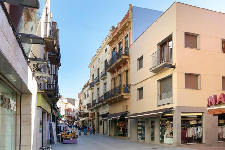 PALAMÓS: Venta de edificio en c- Mayor de Palamós, primerisima linia comercial! INVERSION SEGURA ! photo 0