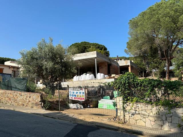 NUEVA CONSTRUCCIÓN: CHALET INDEPENDIENTE DE ALTO STANDING EN MAS AMBRÓS - CALONGE photo 0