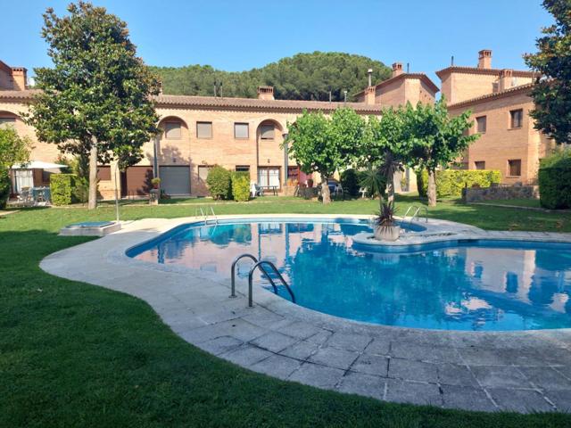 CALONGE: Adosada a 2'5 kms de Calonge, en PRECIOSO CONJUNTO RESIDENCIAL, con piscina y parking photo 0