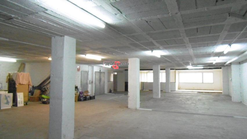 PALAMOS: LOCAL COMERCIAL DE 300 m2 + ALMACÉN O OFICINAS DE 260 M2 EN PLANTA 1ª photo 0