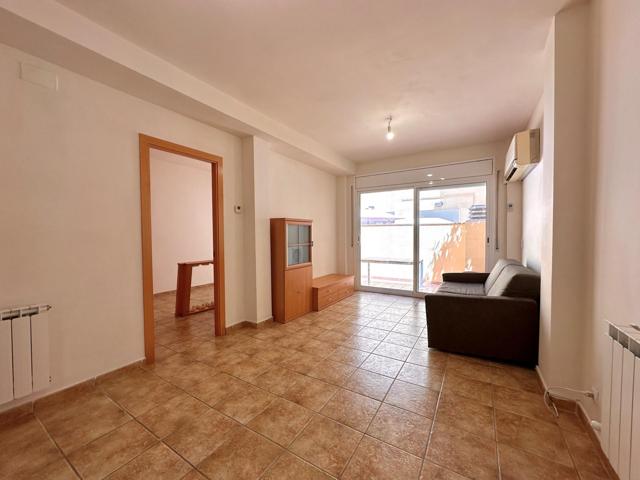 PALAMÓS: PLANTA BAJA DE 3 HABIT., CÉNTRICA, CON SALIDA A PATIO DE 18M2 APROX. photo 0