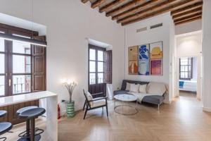 Exclusivo piso con reforma de diseño en el corazón de Granada photo 0